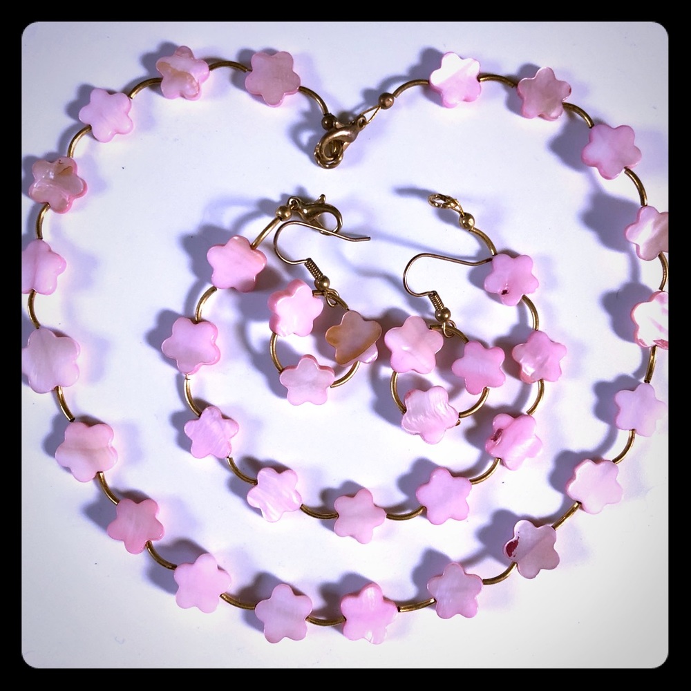 Beautiful MOP 🌸 Flowers & Gold Plated Curves Set